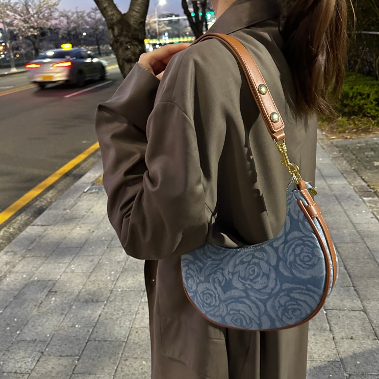  데일리가방 추천 데일리 루나 데님 로즈 숄더백 가성비갑