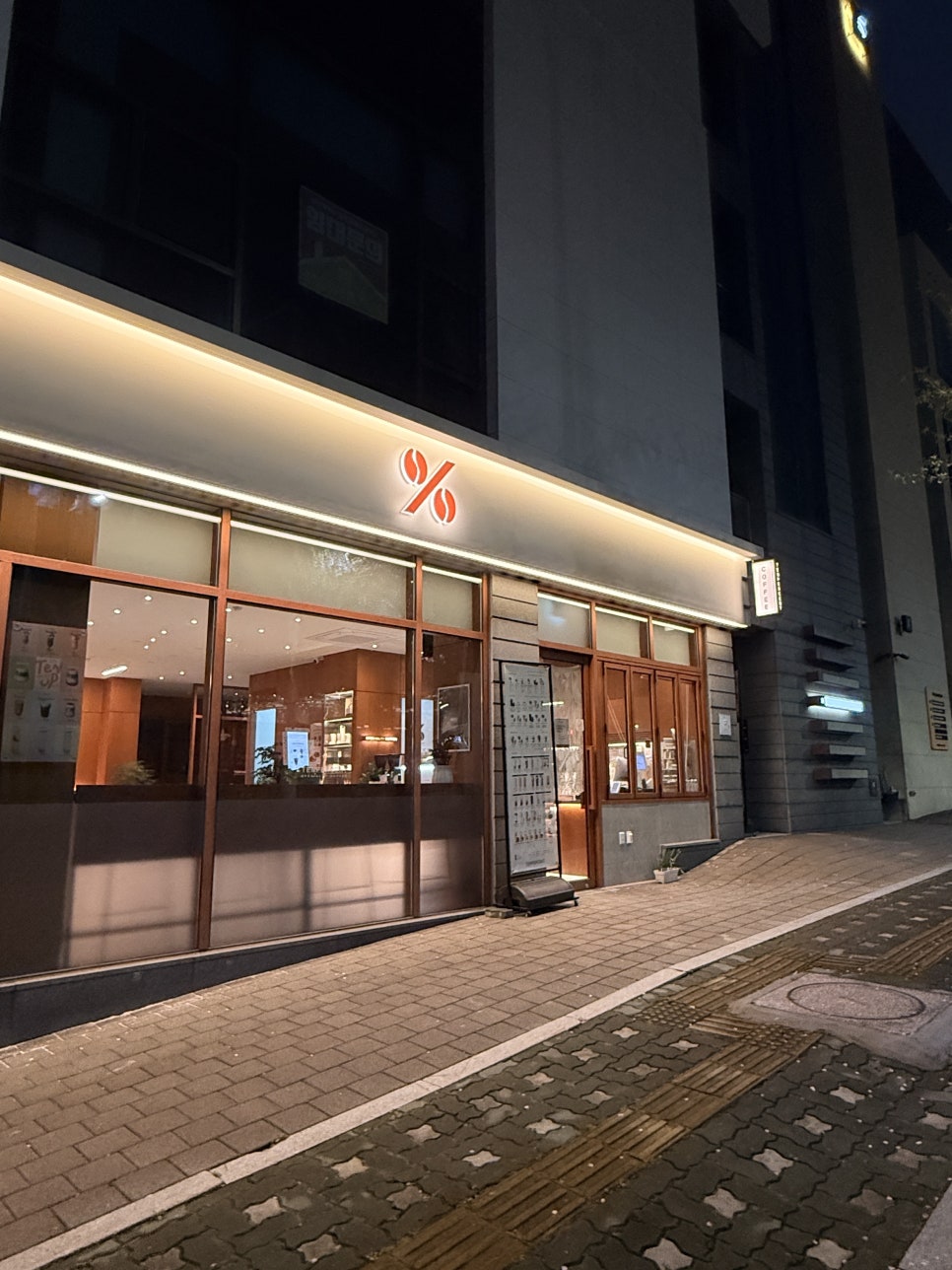 텐퍼센트커피 대전관저더샵점 사진 2