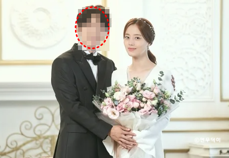 "나락" 루머 견딘 문채원, 6월의 신부 된다! "자기야" 불렀던 SNL 남친 진짜였나? (정체 충격)
