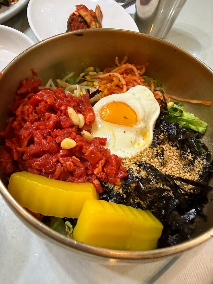  전주 백송회관 육사시미가 반찬인 현지인 육회비빔밥 맛집