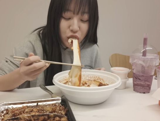 “배부를 때까지 안 끝난다!” 먹방 퀸 쯔양, 첫 단독 예능 ‘쯔양몇끼’ 출격... ENA의 역대급....