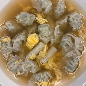초등아침 5분 완성 | 냉동 물만두로 끓이는 초간단 만두국 레시피
