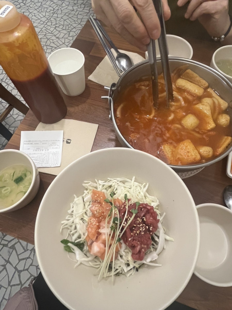 육회바른연어 고덕푸르지오점 사진 1