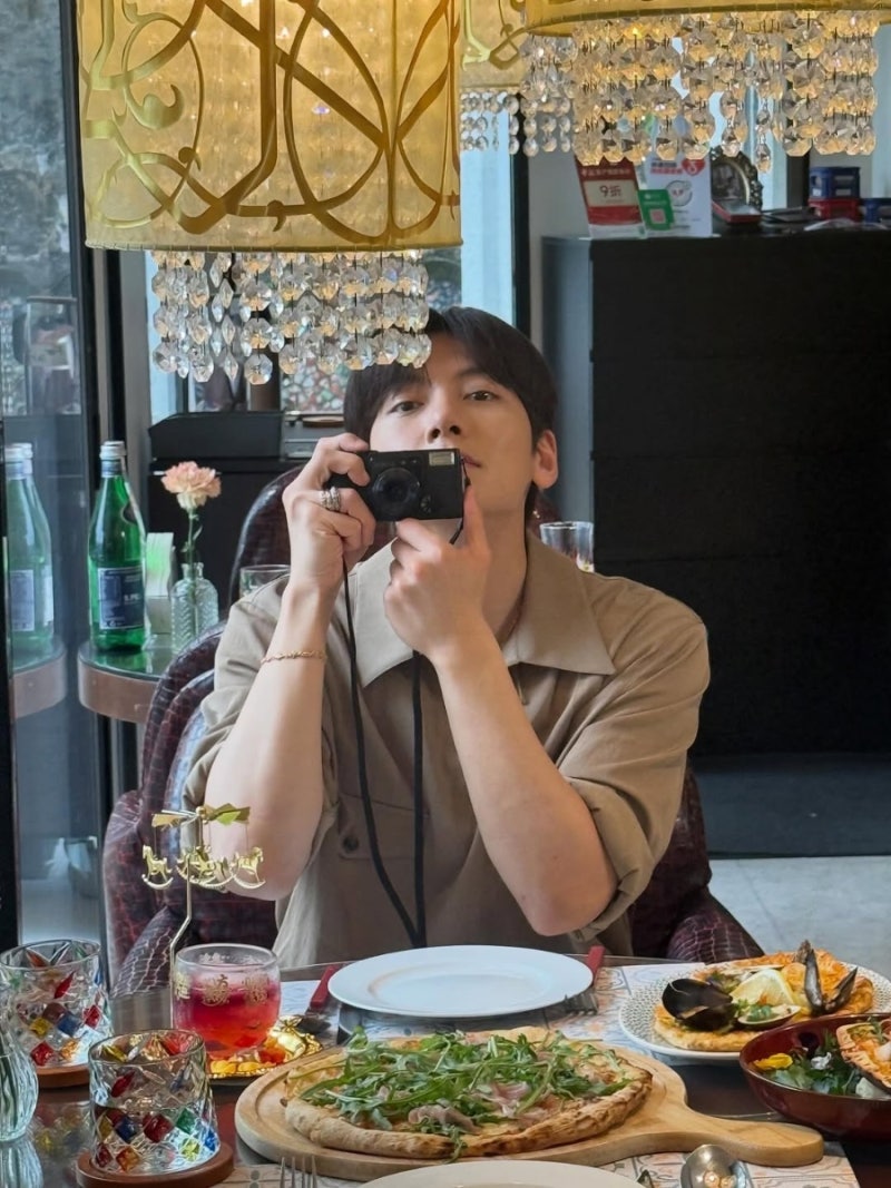 지창욱 # 군체 5월 21일 개봉 # 군체 오픈채팅방 개설 # 마카오 # 지카이브 만우절