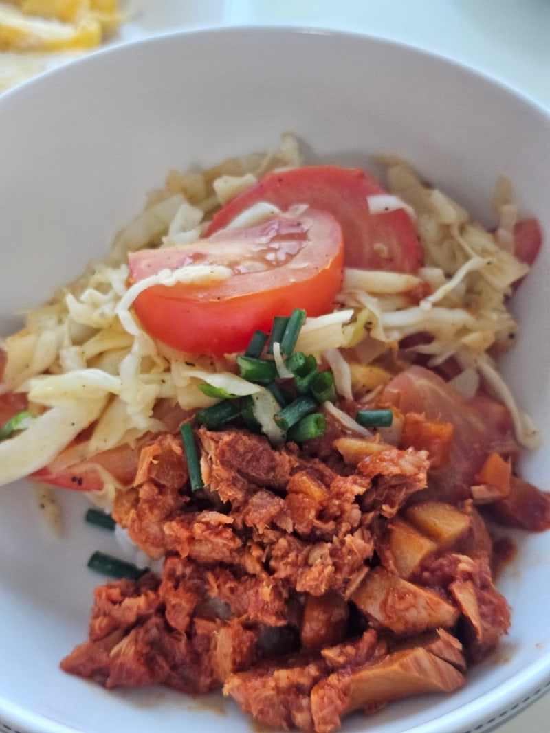 맛있는 다이어트 비빔밥 토마토 양배추 고추참치 비빔밥