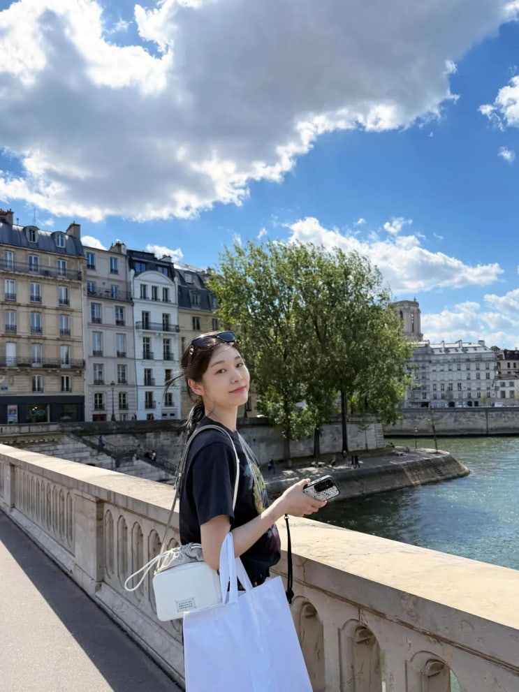  "디올 아닌.." 김연아 파리 여행 메종마르지엘라 스타일링!
