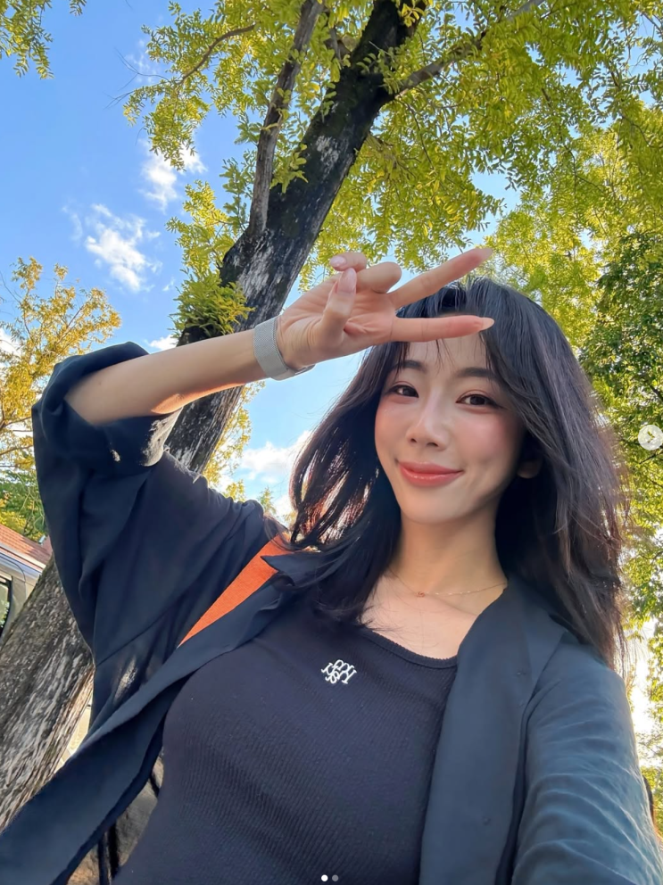  14년 차 레전드 치어리더 이미래 야구 은퇴 선언, 인생 2막과 상큼한 옐로우 비키니 코디