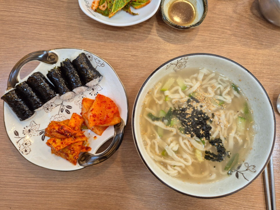 충무김밥손칼국수 사진 3