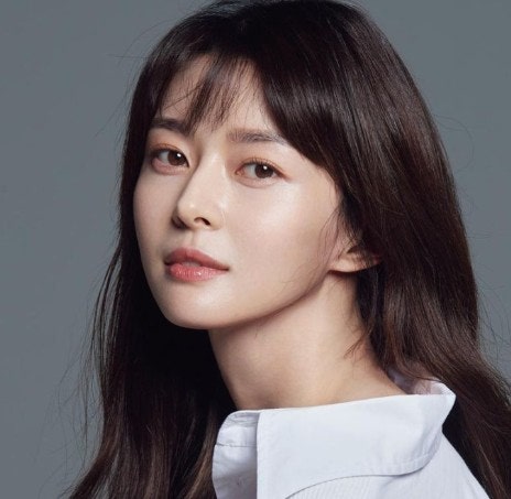 권나라 공항 패션, 굳이 명품 안 둘러도 명품보다 귀티 나는 반전 이유
