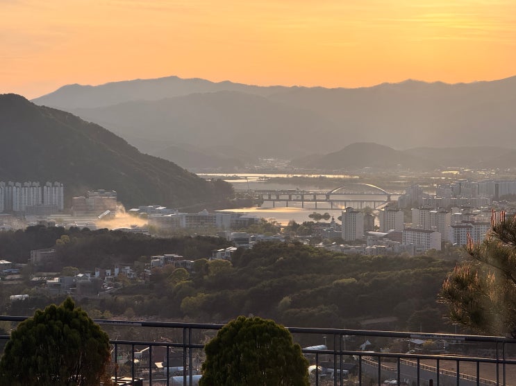  구봉산에서 뷰 제일 좋은 곳이 편의점이라고?  인생 노을을 마시다 '구봉산카페쉼터' 반전 매력!