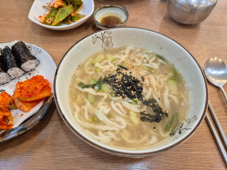 충무김밥손칼국수 사진 4