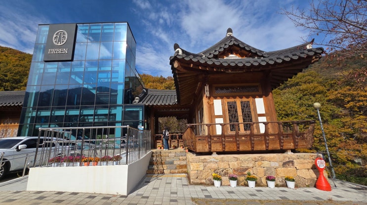  [카페의 기록] 경남 김해시 장유 / 한옥의 고즈넉함과 가을 단풍이 머무는 곳, 카페 에븐(ERBEN)