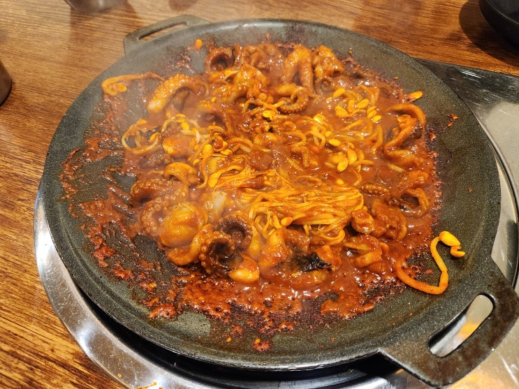  도농역 앞 스트레스 풀리는 매운 철판쭈꾸미 맛집 <감성쭈꾸미 다산점>