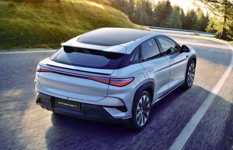  BYD 씨라이언7 플러스, 고급스러운 나파가죽과 HUD 품고 4천만원대 재등장!