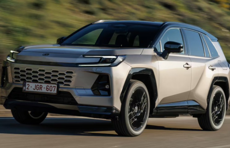   토요타 RAV4 6세대 하이브리드 끝판왕 등장에 투싼 스포티지 긴장?