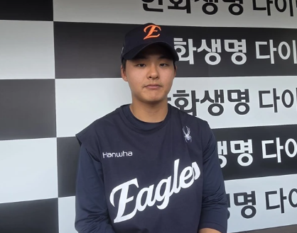 박찬호와 이교훈, 등번호 양보 뒤 가방 선물로 끝난 작별