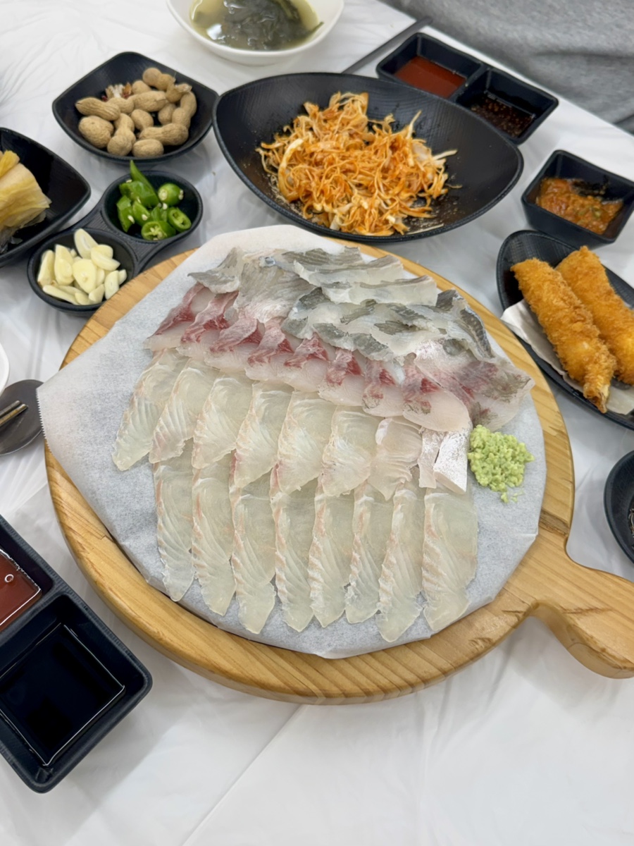 율리횟집 사진 1