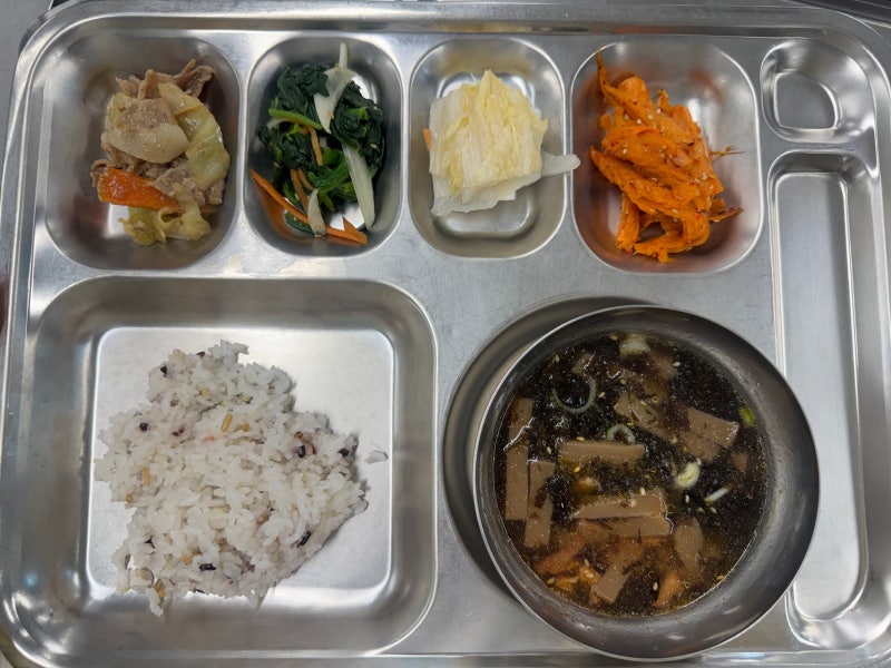 복지관 저단가 단체급식 메뉴 간장불고기 온도토리묵국 황태채무침 시금치나물