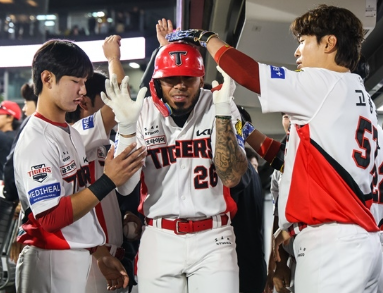 KIA 타이거즈 상승세 어디까지? 카스트로 홈런 한 방의 의미는?