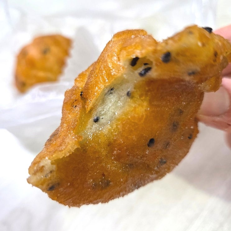  밍밍할 줄 알았는데 반전? 파리바게트 도넛 깨찰이 빵 후기