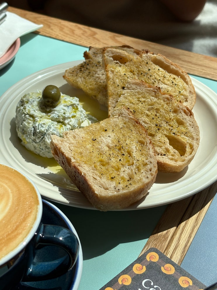 용산 맛집 감성 브런치 카페 룩트(cafe lukt) 데이트코스 추천해요