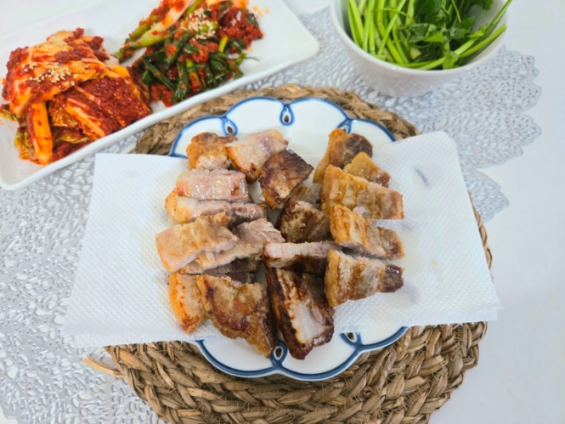 에어프라이어 삼겹살 굽기 시간 온도 집에서 냉동삼겹살 구이