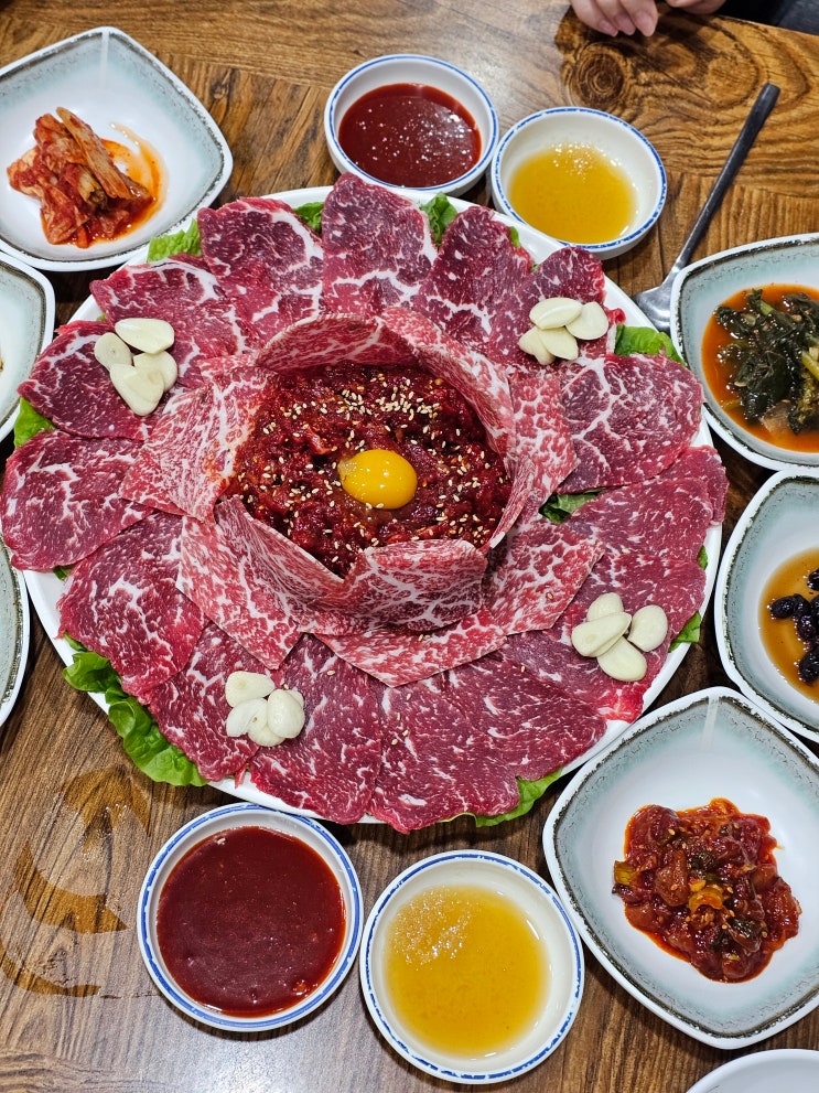  제주 연동 도민 웨이팅 맛집 '산우정' 육사시미 육회 특제소스 꿀 조합