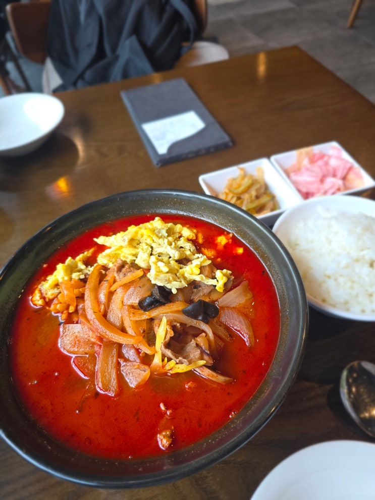  여의도 맛집 차이나플레인 전경련점, 차돌짬뽕밥의 깊은 불맛 솔직 후기