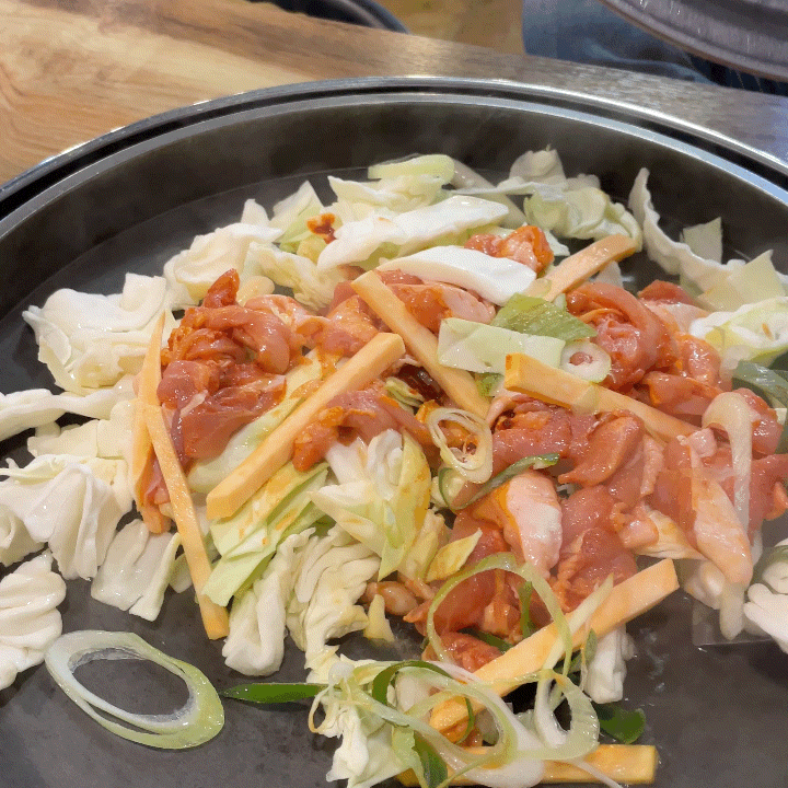  대전 송촌동 닭갈비 맛집 명가춘천닭갈비 | 인생 철판 닭갈비 경신! 야들야들한 생닭갈비 찐 후기