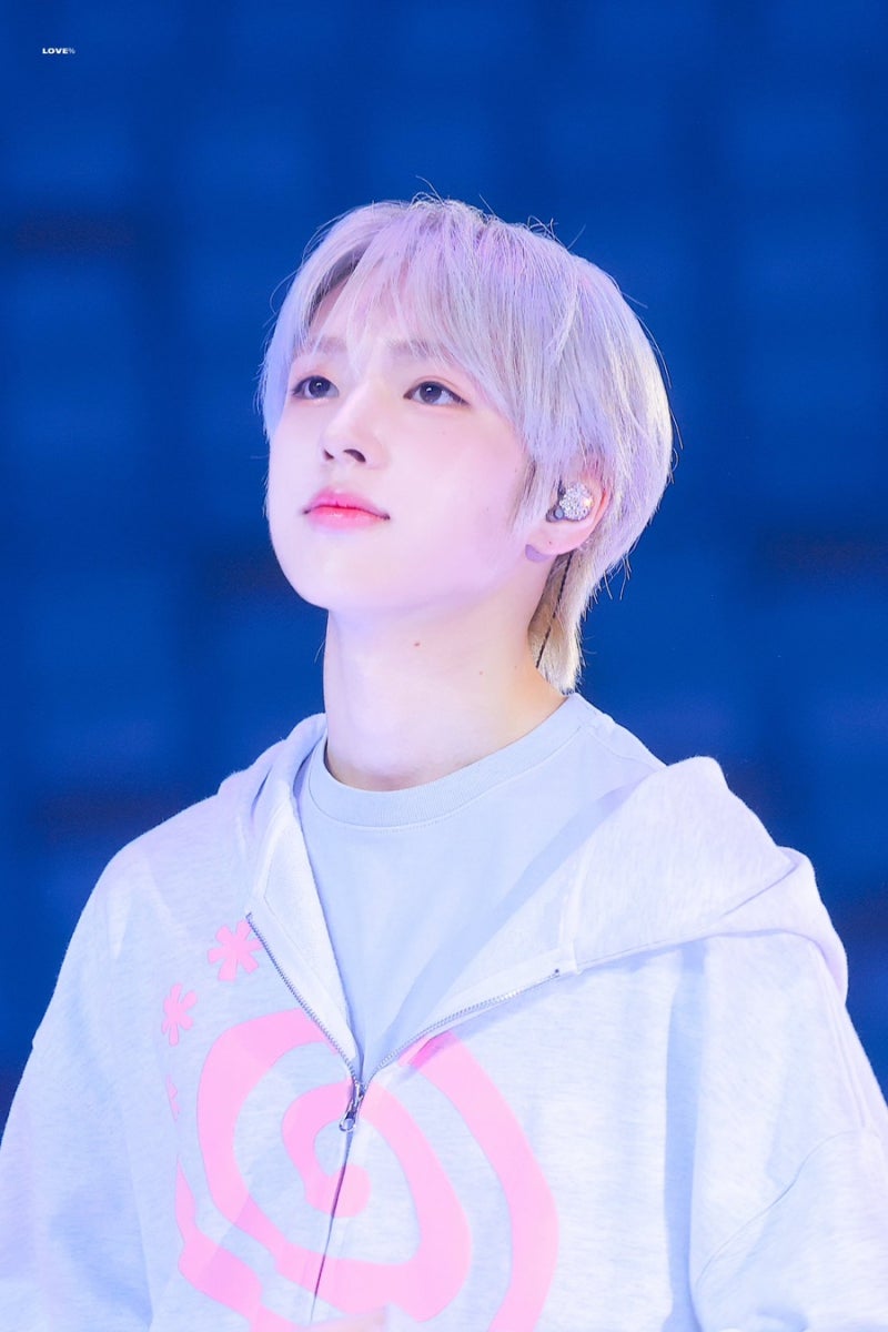 260418 사쿠야 아우터, 후드집업 손민수