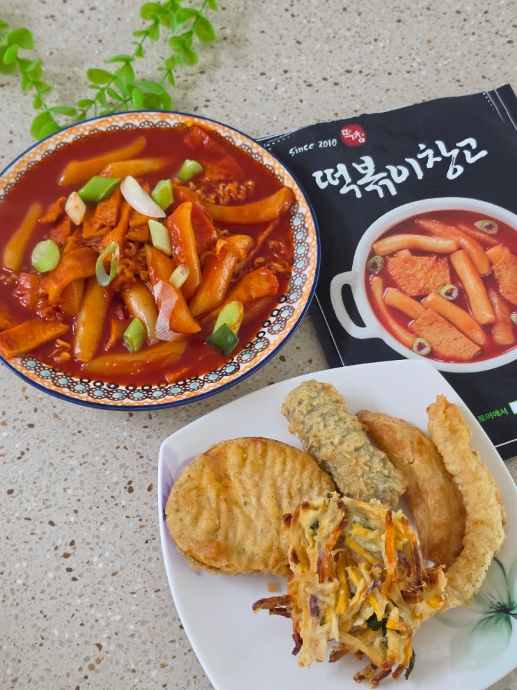  쫀득함이 남다른 옛날떡볶이! 떡볶이창고 밀키트로 완성하는 간단요리 & 캠핑음식추천