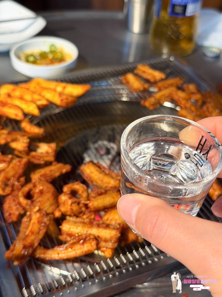  둔촌동역 맛집 '빨간꼼장어 둔촌동역본점' 매콤 쫄깃한 꼼장어와 껍데기의 환상 궁합