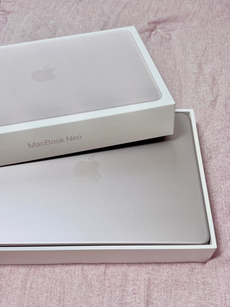  맥북 네오 블러쉬 핑크 MacBook Neo Blush 구매 후기 • 학생할인 가격, 맥북 꾸미기
