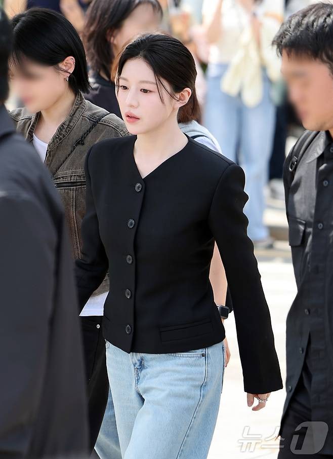  케이트(KHAITE) 나라 자켓, 고윤정 광화문 멍때리기 대회 패션 정보