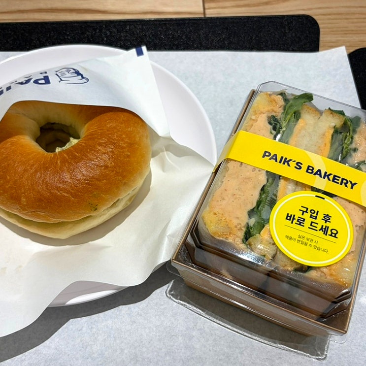  빽다방 빵연구소 빵 추천 빽다방 베이커리 후기: 바질 올리브 크림치즈 베이글&스리라차마요 닭가슴살 샌드위치