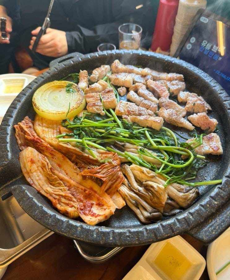  [합정맛집] 청도 미나리 삼겹살 맛집 추천, 봄 제철 제대로 즐긴 ‘청도미나리식당 합정점’