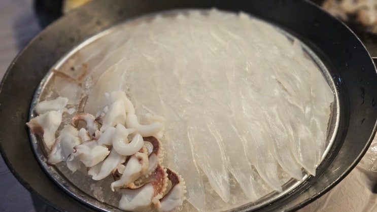  신선함의 극치. 맛ㆍ서비스 최강. 해산물 좋아하시면 무조건 가야하는 '오징어데이' 다녀왔습니다!