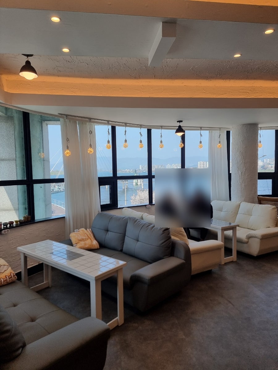 카페 호수를 베고 누워 사진 5