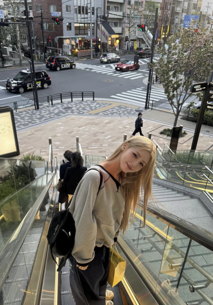  [셀럽패션] 미연 인스타 패션 뭐야 공주님인데 맨투맨 입어도 예쁜 이유