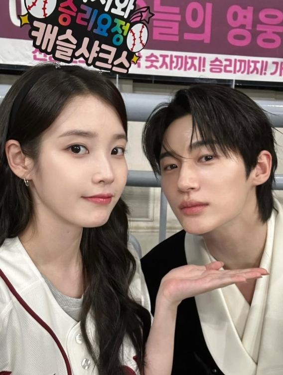 아이유, 변우석 야구장 데이트 비하인드‥국가권력급 비주얼, 웨이브 숏단발