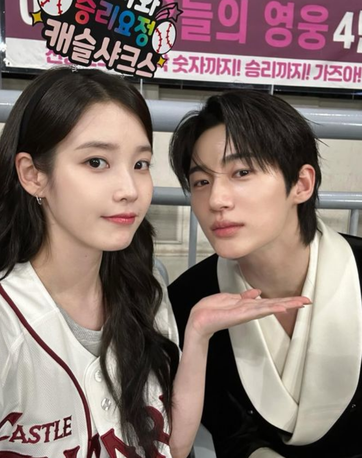 아이유 변우석 야구장 데이트, 공개 열애처럼 보인 4회 반응