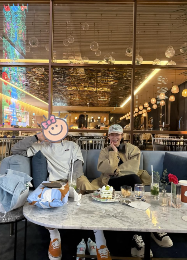 손예진♥현빈, 세 살 아들이 찍어준 가족 순간…“심하게 감동” 커플 사진 화제 (+결혼 4주....