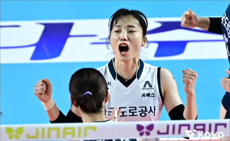  '프랜차이즈 스타' 문정원, 도로공사와 재계약...16년 의리 지켰다