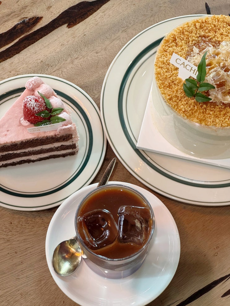  종로 한복판 초록 정원? 종각역카페 까치화방 종로점 홀케이크 맛집 후기