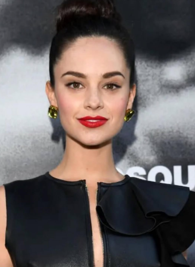 ソン・ジュンギの妻ケイティ・ルイーズ・サンダース、彼女は一体誰？