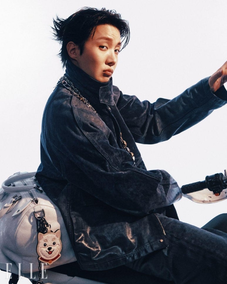 BTS 제이홉, 루이비통 커버 모델, 전 세계가 주목하는 그의 패션 센스!