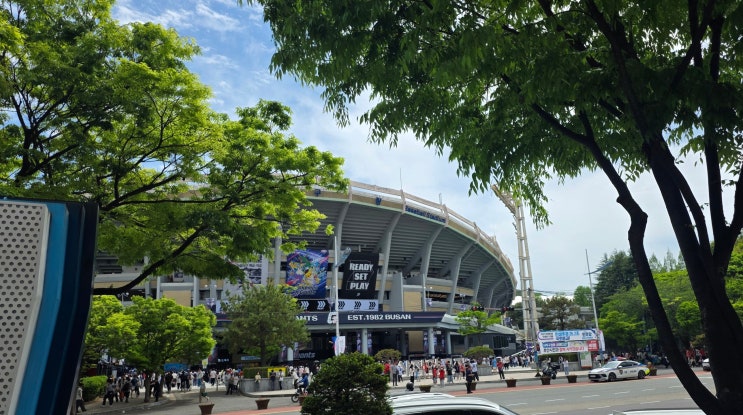  [발견의 기록] 부산 동래구 사직동 / 함성 속에서 만난 배우 정우와 크림새우의 위로, 사직야구장
