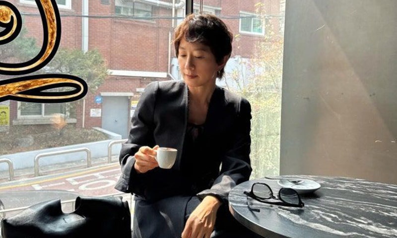 김희애의 숏컷 변신: 새로운 스타일의 매력