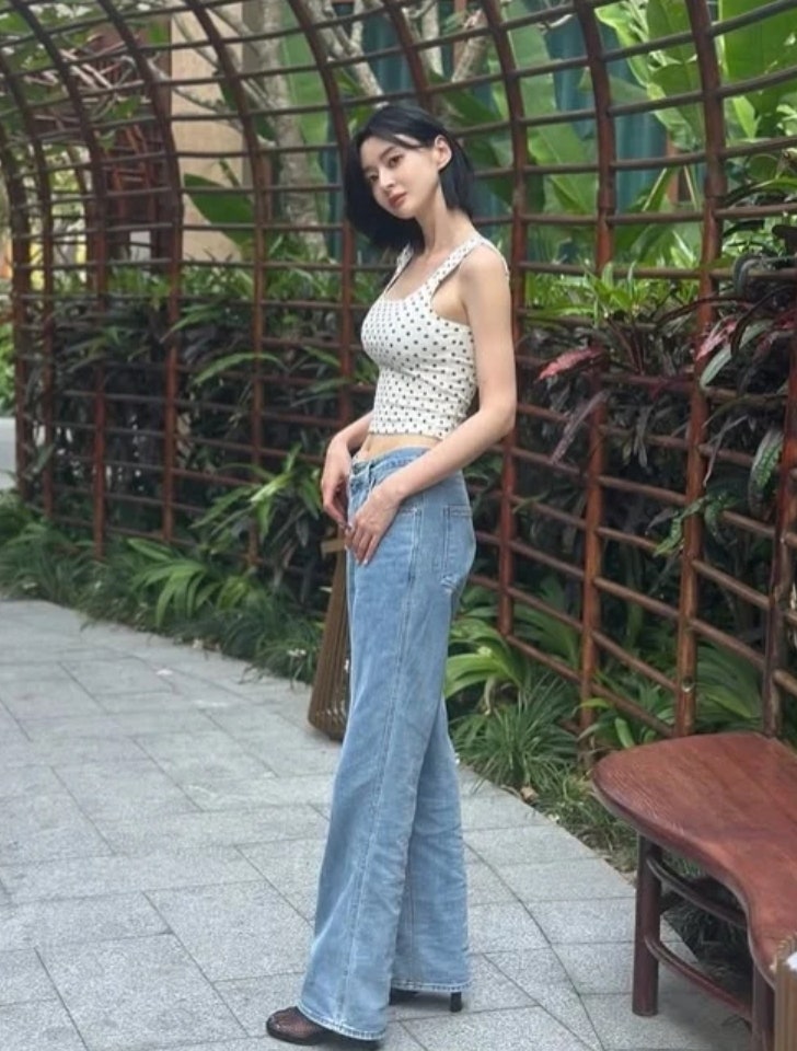 권나라, “이게 인간 비율 맞아?” 해외서 찍힌 충격 몸매
