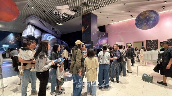 여의도에 상륙한 ‘고흥 우주항공축제’통했다! 더현대 서울 팝업 ‘대성황’